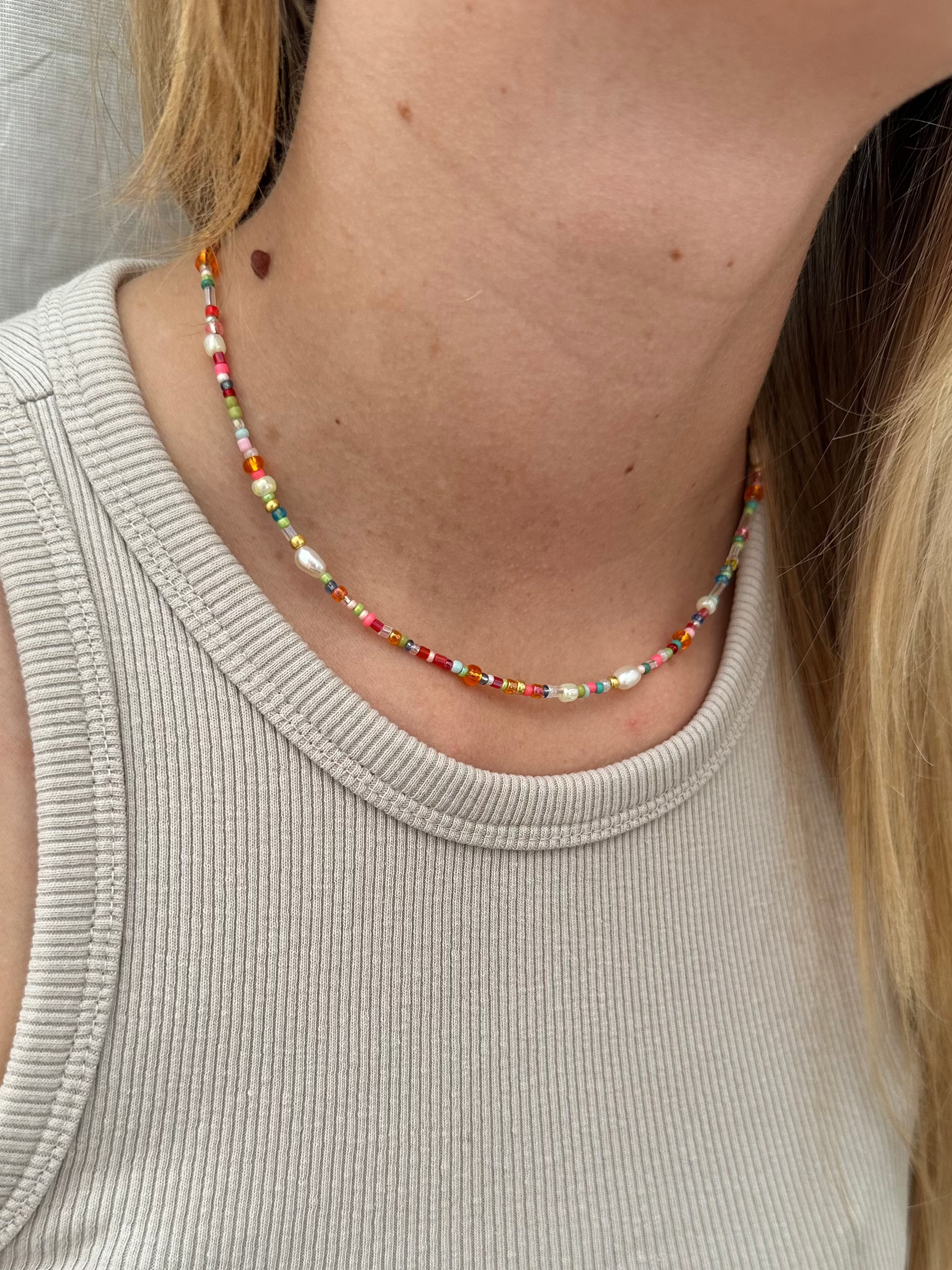 Handgemachte bunte Perlenkette