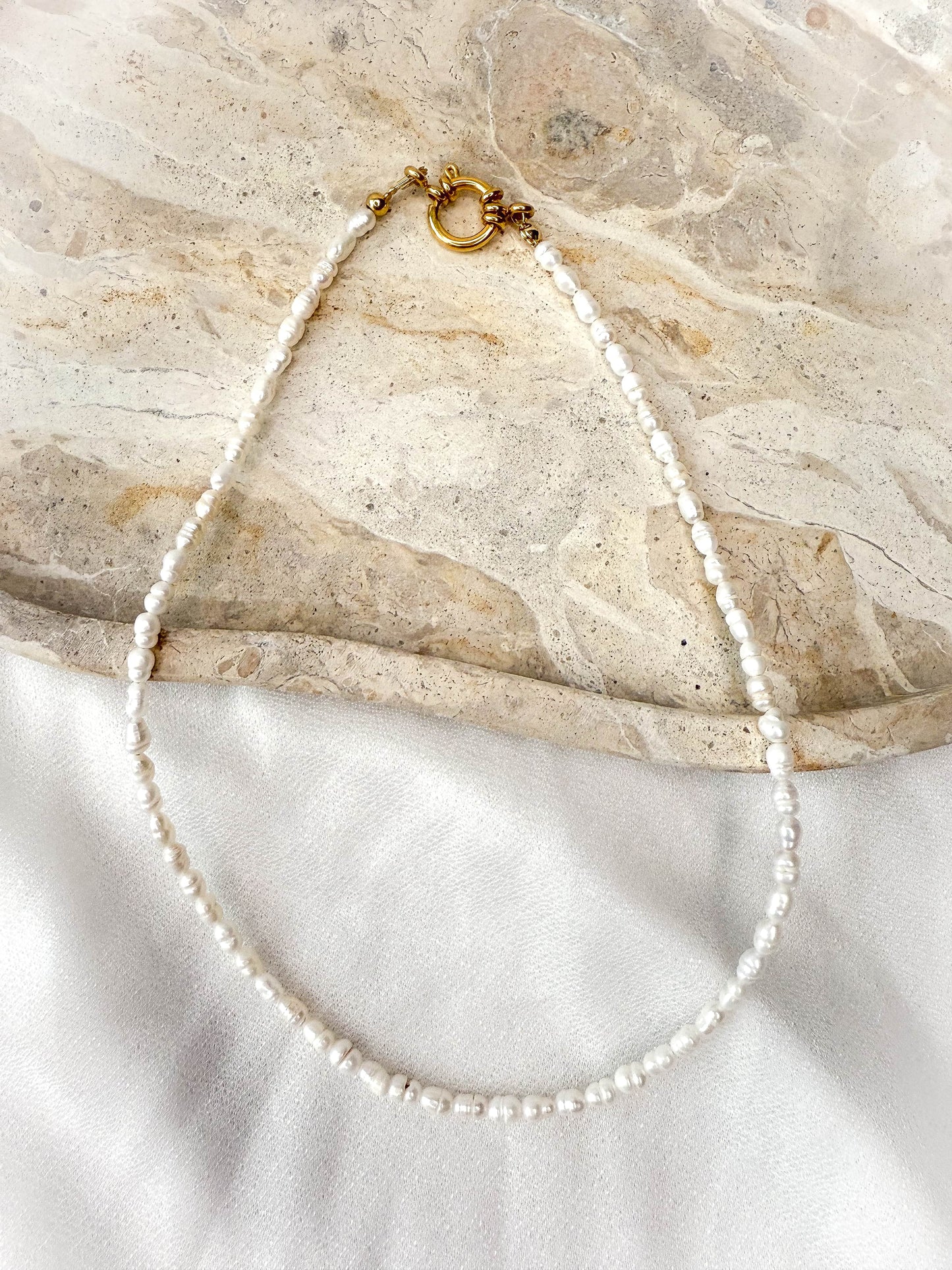 Süßwasserperlen-Kette „Hannah“ – mit Verschluss vorne