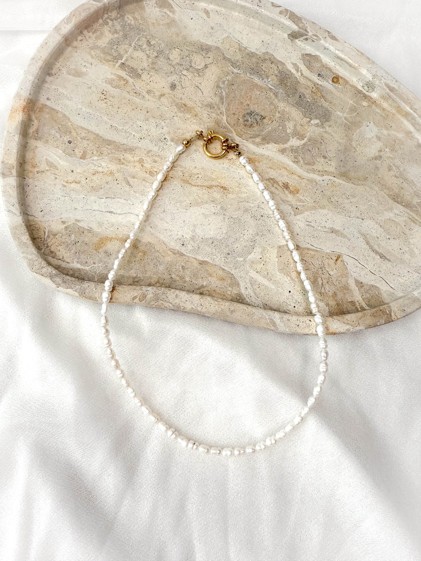 Süßwasserperlen-Kette „Hannah“ – mit Verschluss vorne