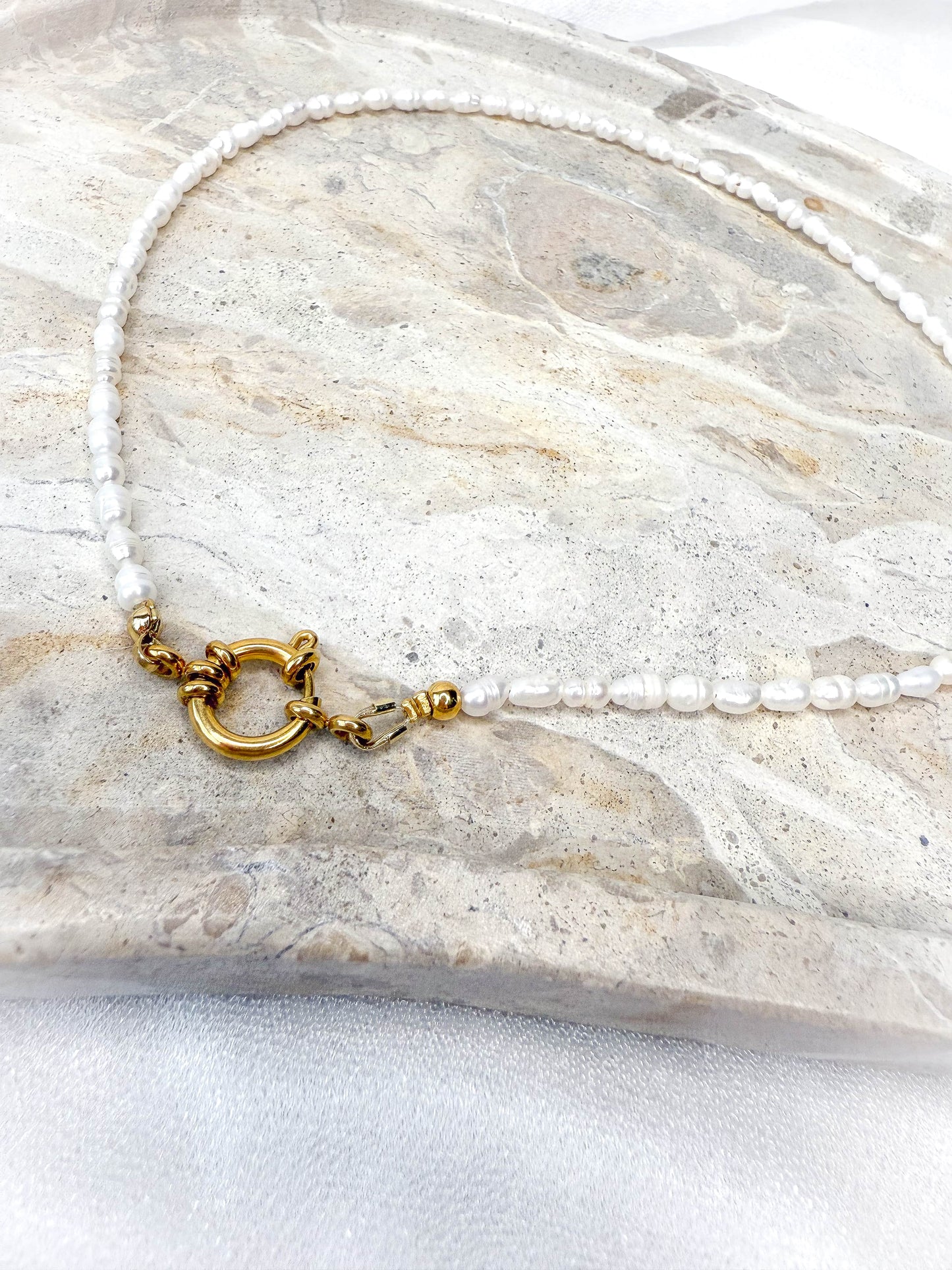 Süßwasserperlen-Kette „Hannah“ – mit Verschluss vorne