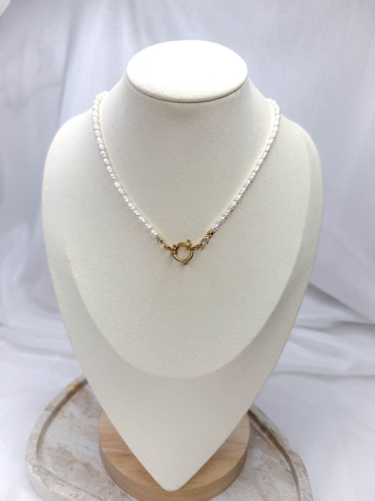 Süßwasserperlen-Kette „Hannah“ – mit Verschluss vorne