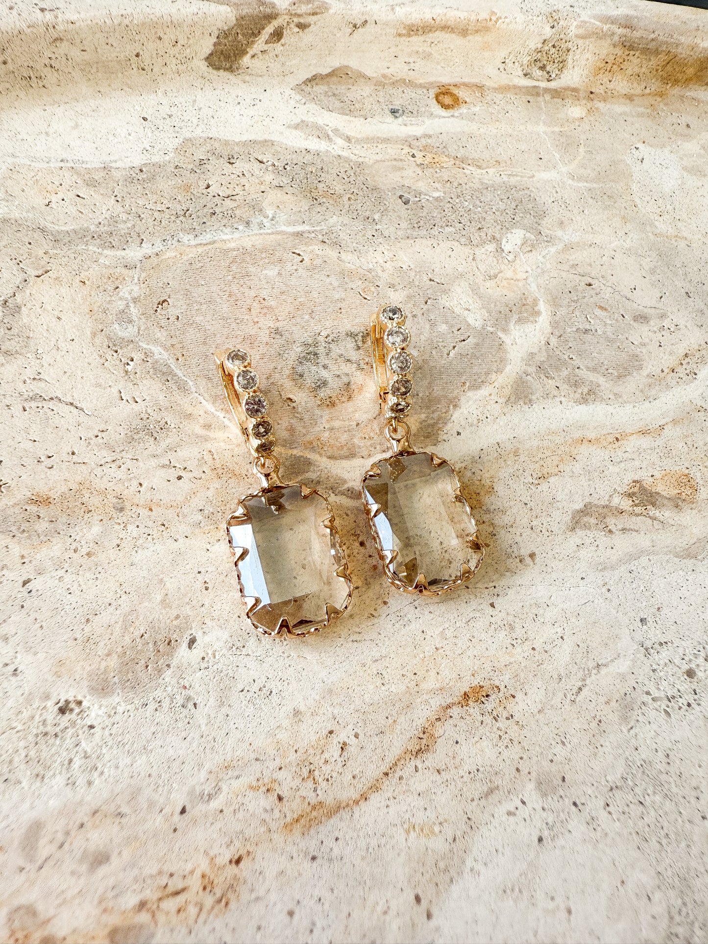 Elegante Glitzer-Creolen mit facettiertem Kristallglas "Luminia"