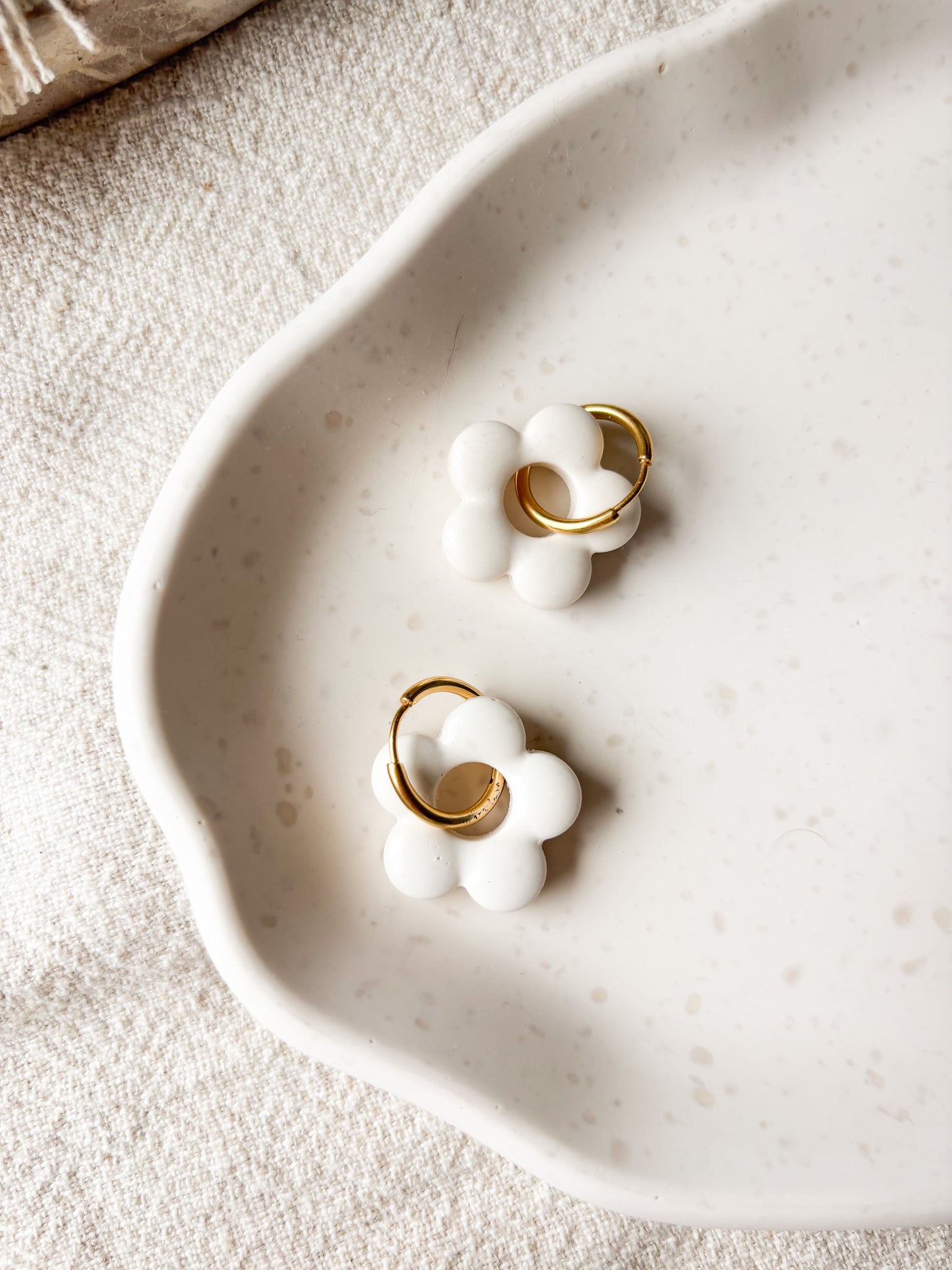 Ohrringe Liva natur – Handgemacht in Blumenform aus Edelstahl x art.icles