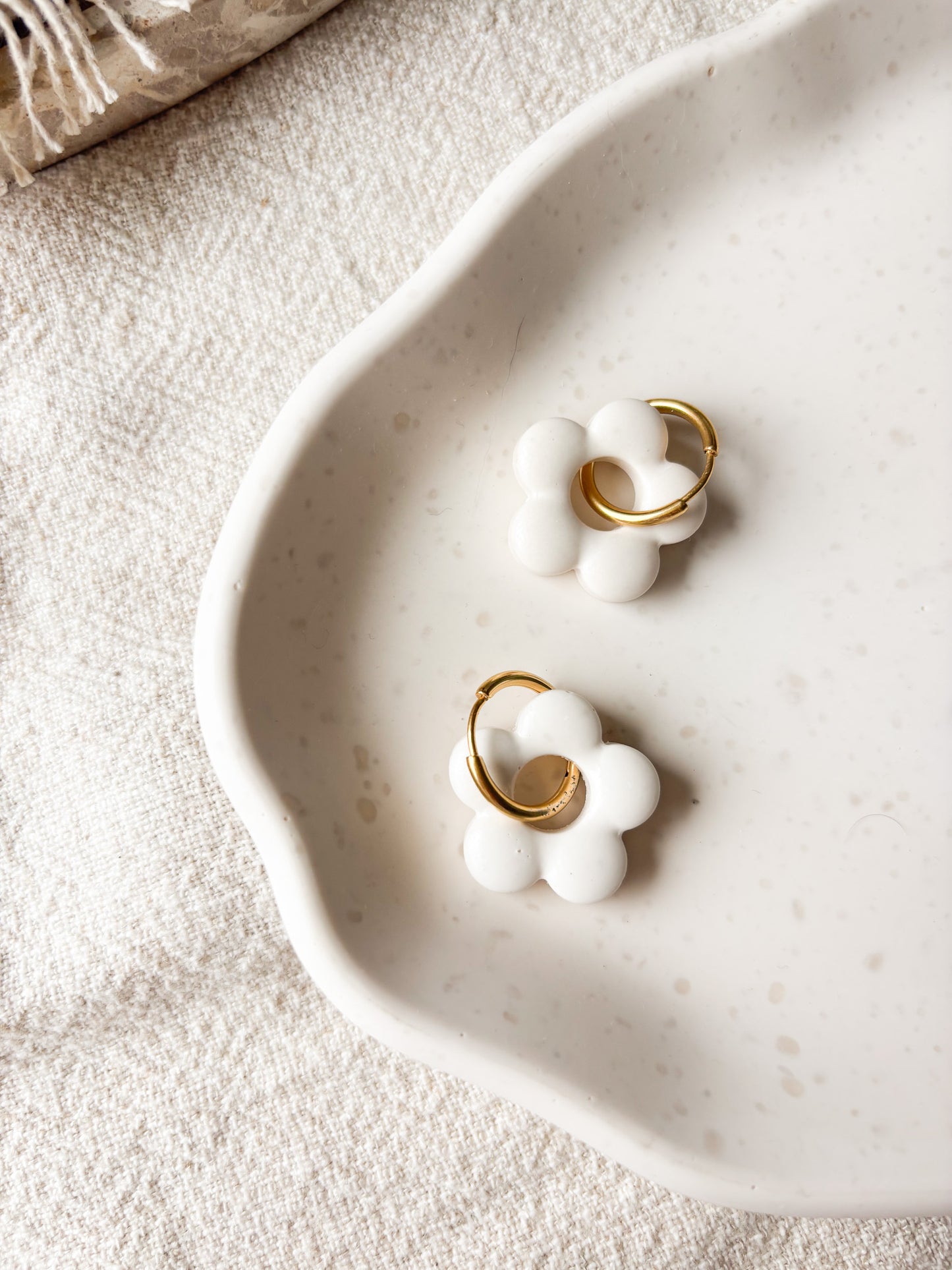 Ohrringe Liva natur – Handgemacht in Blumenform aus Edelstahl x art.icles
