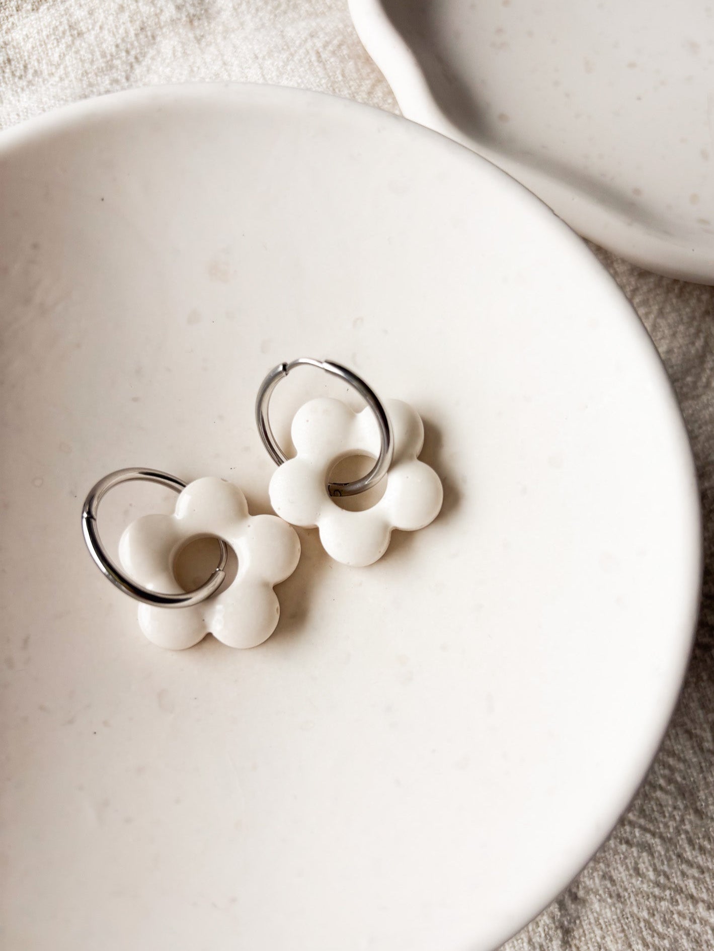 Ohrringe Liva natur – Handgemacht in Blumenform aus Edelstahl x art.icles