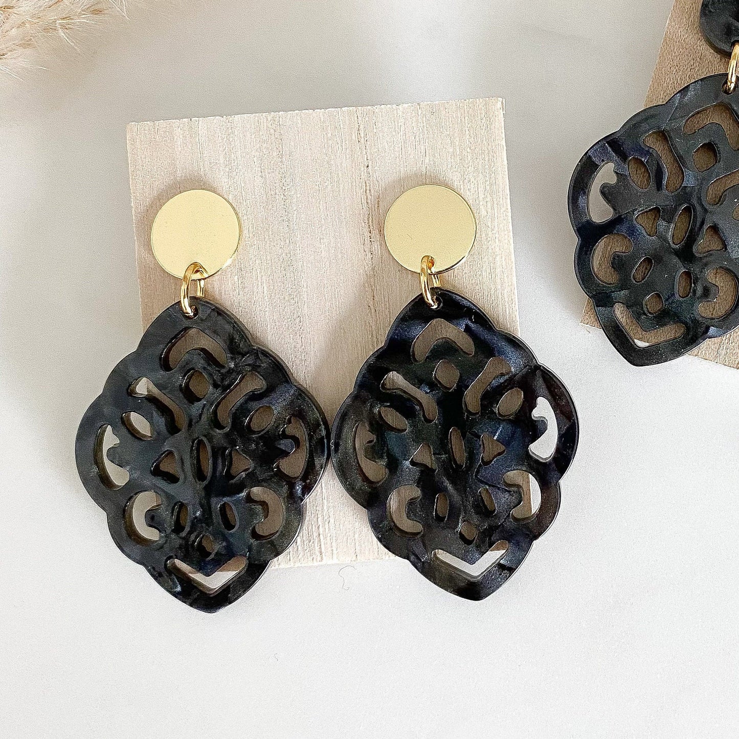 Barock Resin Ohrringe "Kate" schwarz - Stecker in silber & gold - Feenmanufaktur