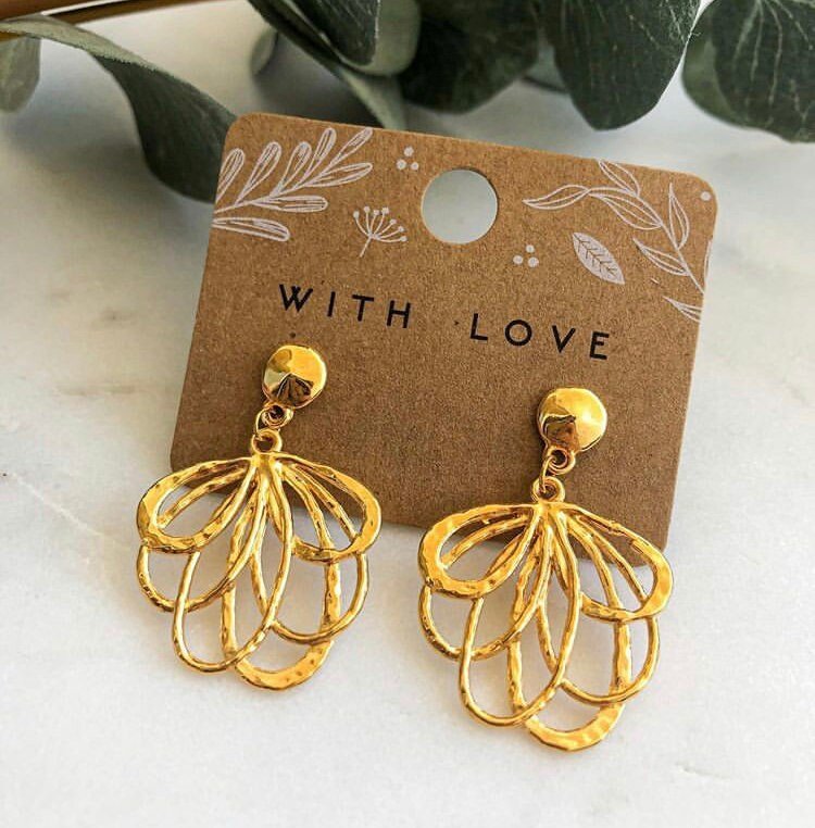 Blüten - Ohrringe in gold *handgefertigte Ohrhänger* Sommer Blüten Blumen Blogger Style sommerlich gehämmert boho - Feenmanufaktur