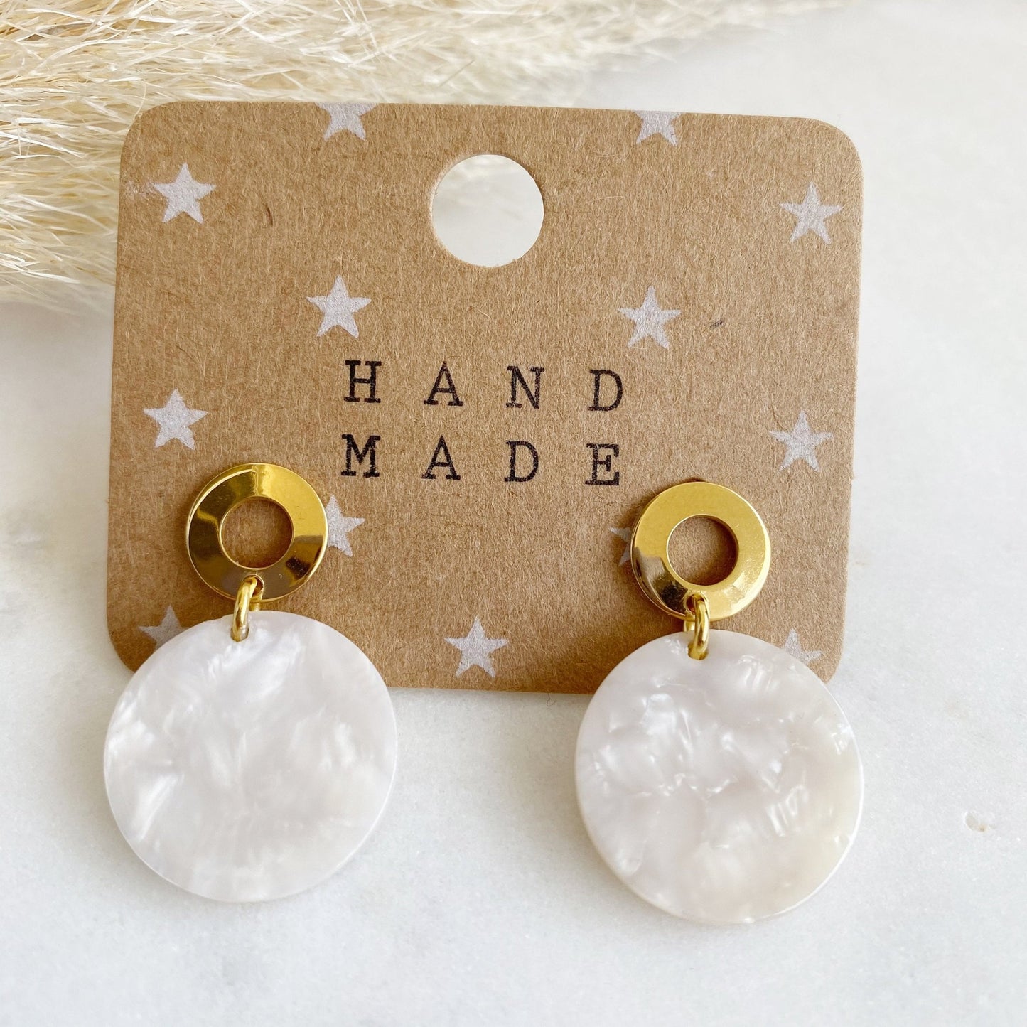 Boho Circle Ohrringe Resin Harz *Blogger Stil* goldene Fassung Braut weiß Hochzeit skandi Schmuck Ohrhänger Statement Sommer Brautschmuck - Feenmanufaktur