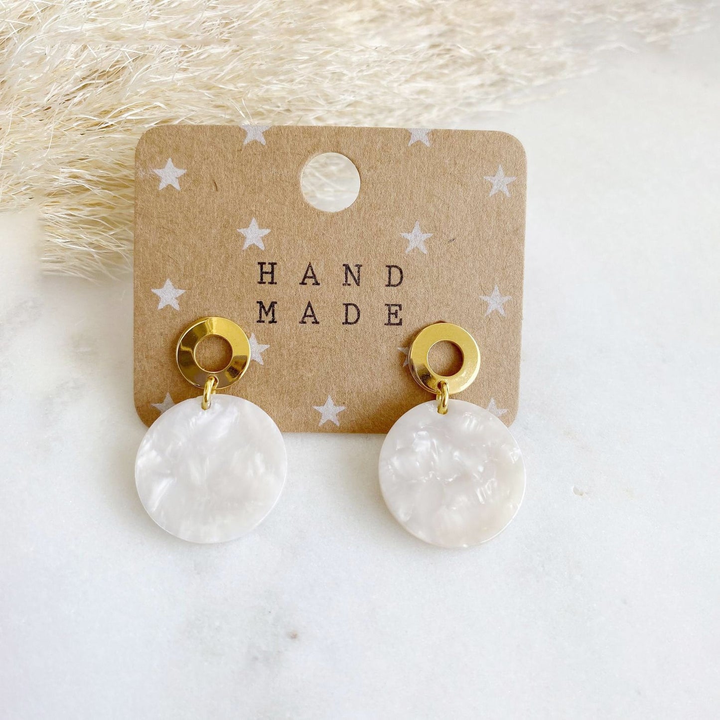 Boho Circle Ohrringe Resin Harz *Blogger Stil* goldene Fassung Braut weiß Hochzeit skandi Schmuck Ohrhänger Statement Sommer Brautschmuck - Feenmanufaktur