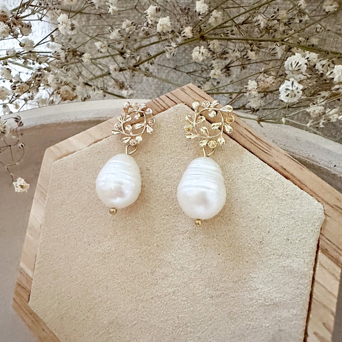 Echte Süßwasserperlen - Ohrringe "Blütenkranz" golden mit Perle Perlenohrringe - Feenmanufaktur