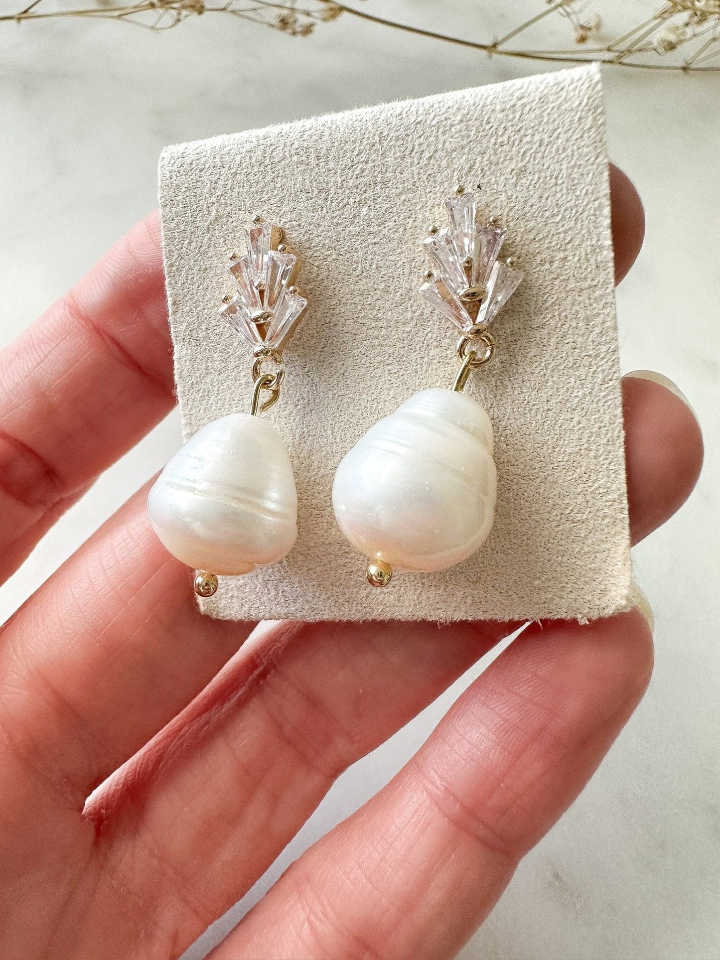 Echte Süßwasserperlen - Ohrringe "Diana" golden mit Perle Perlenohrringe - Feenmanufaktur