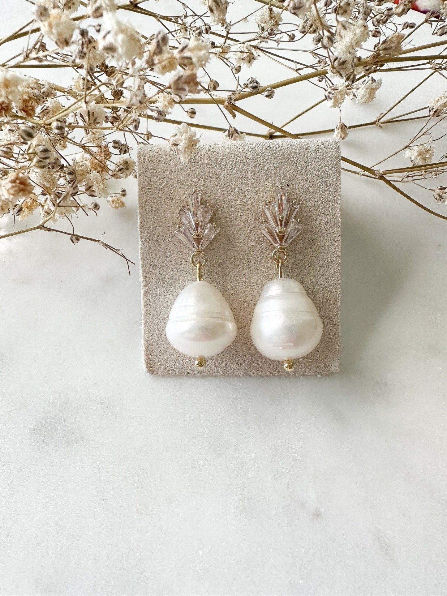 Echte Süßwasserperlen - Ohrringe "Diana" golden mit Perle Perlenohrringe - Feenmanufaktur