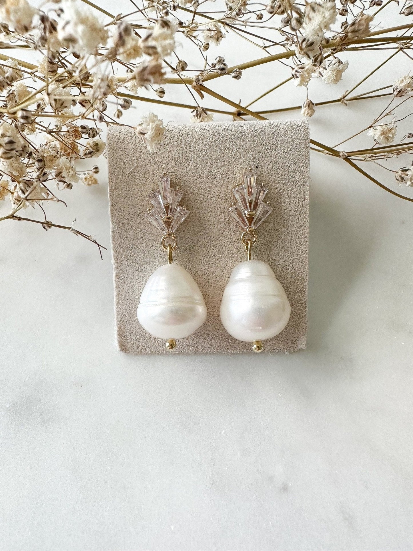 Echte Süßwasserperlen - Ohrringe "Diana" golden mit Perle Perlenohrringe - Feenmanufaktur