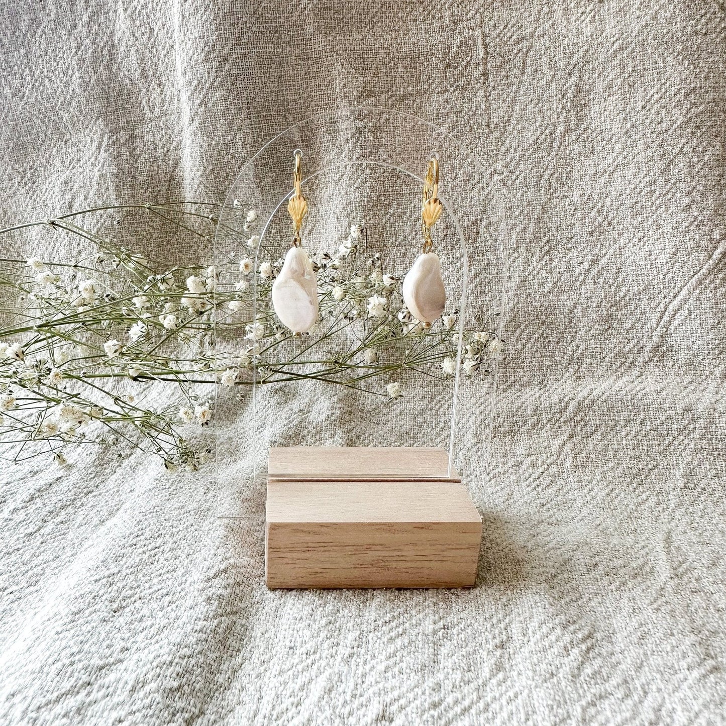 Echte Süßwasserperlen - Ohrringe "Dorisa" längliche Perle und Muschelfassung - Feenmanufaktur