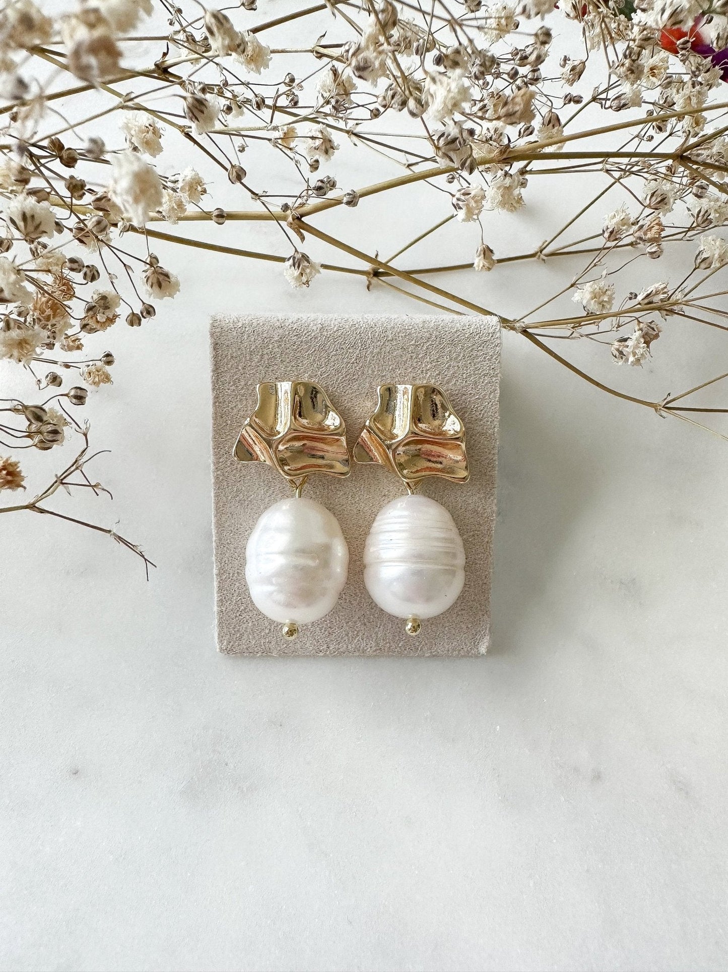 Echte Süßwasserperlen - Ohrringe "Penelope" golden mit Perle Perlenohrringe - Feenmanufaktur