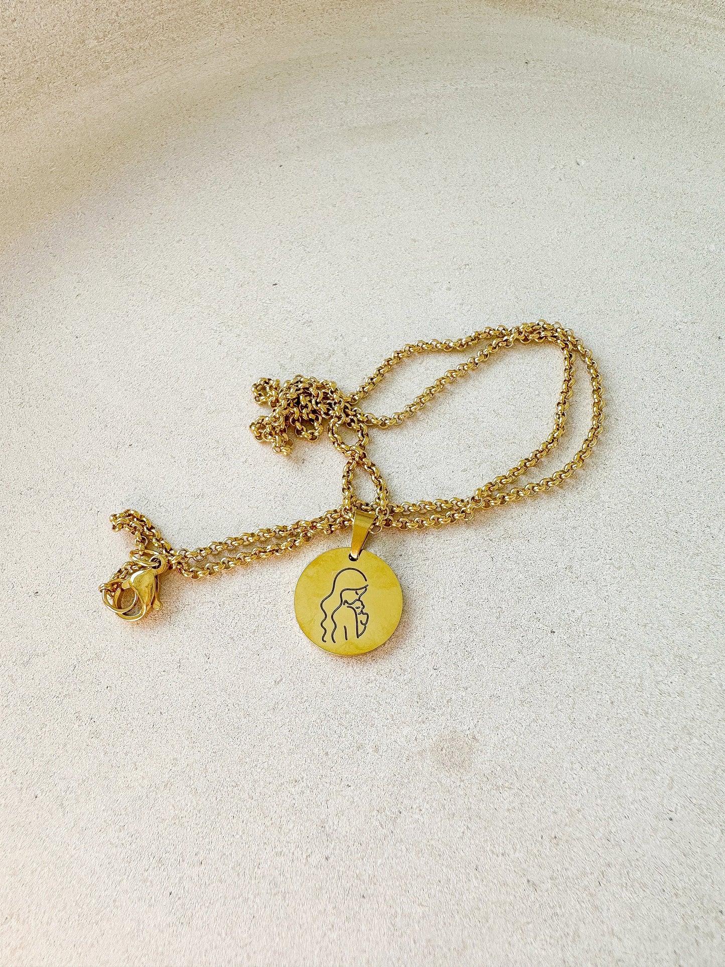 Halskette "Mama" in gold zum Muttertag