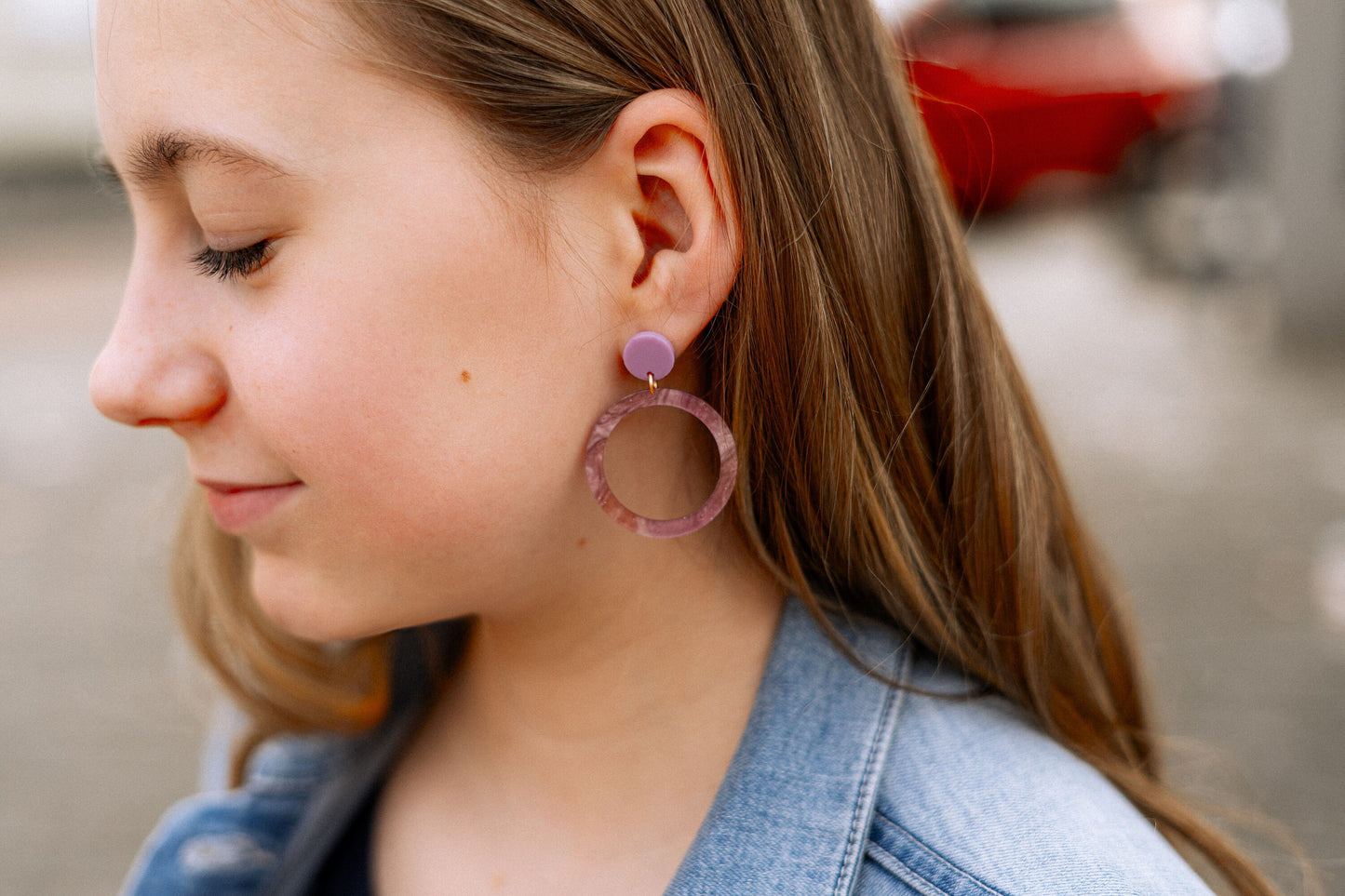 Resin Ohrringe "Cherry" in lila Flieder