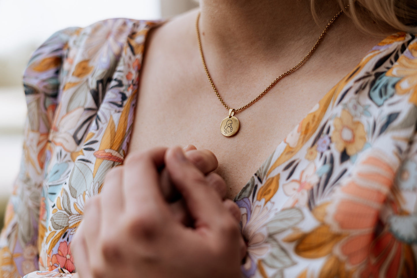 Halskette "Mama" in gold zum Muttertag