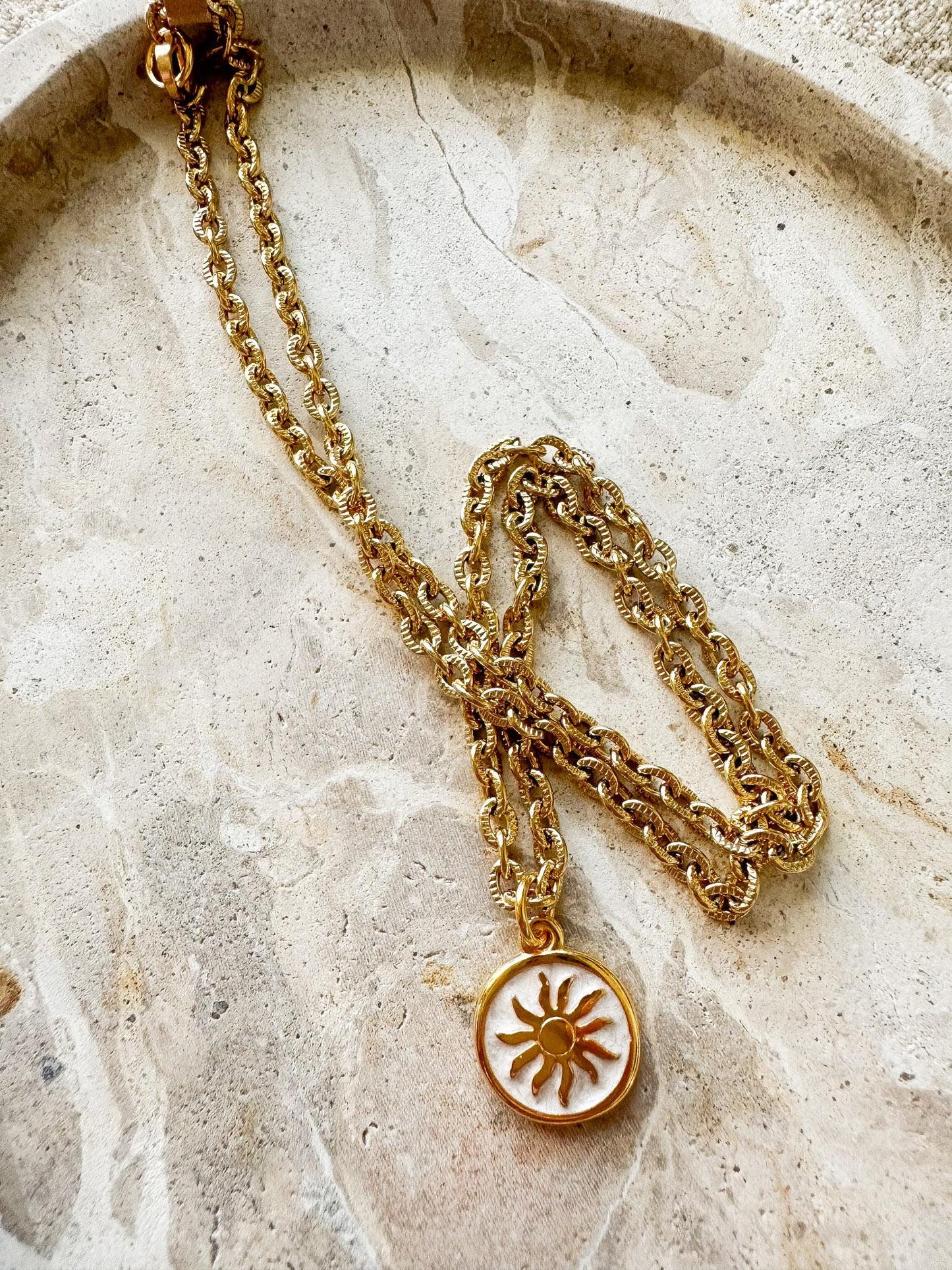 Halskette in gold - Sonne, Goldmünze und großes Herz