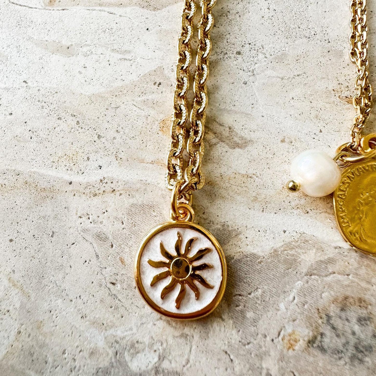Halskette in gold - Sonne, Goldmünze und großes Herz