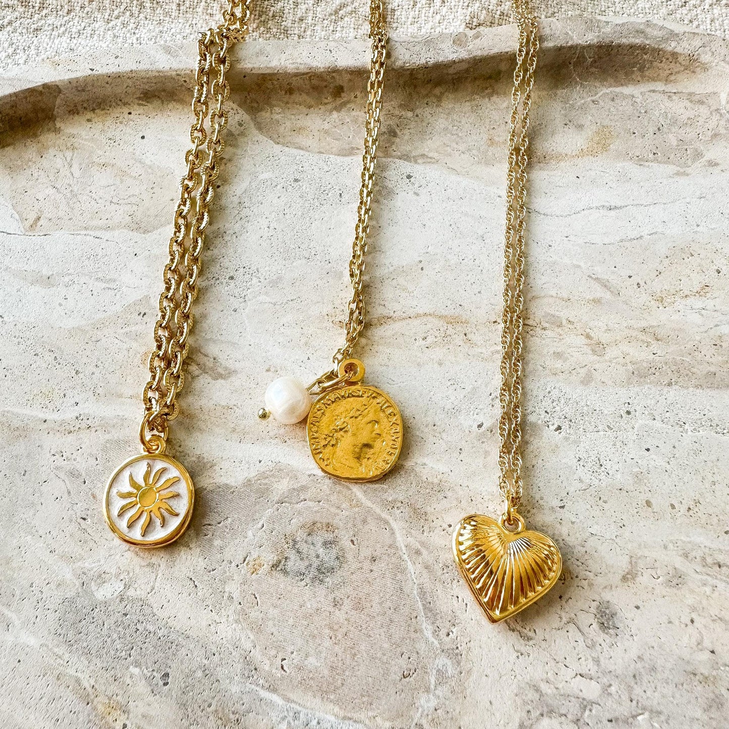 Halskette in gold - Sonne, Goldmünze und großes Herz