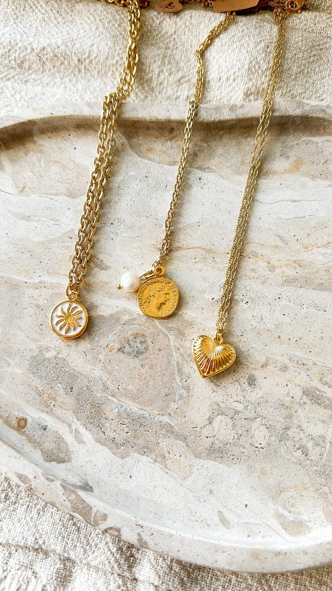 Halskette in gold - Sonne, Goldmünze und großes Herz