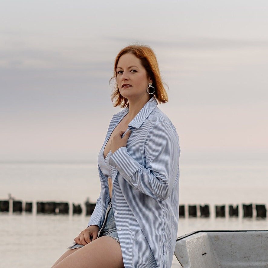 Leichte Epoxidharz Ohrringe "Layla" Leomuster Resin - Stecker in gold, silber & roségold - Feenmanufaktur