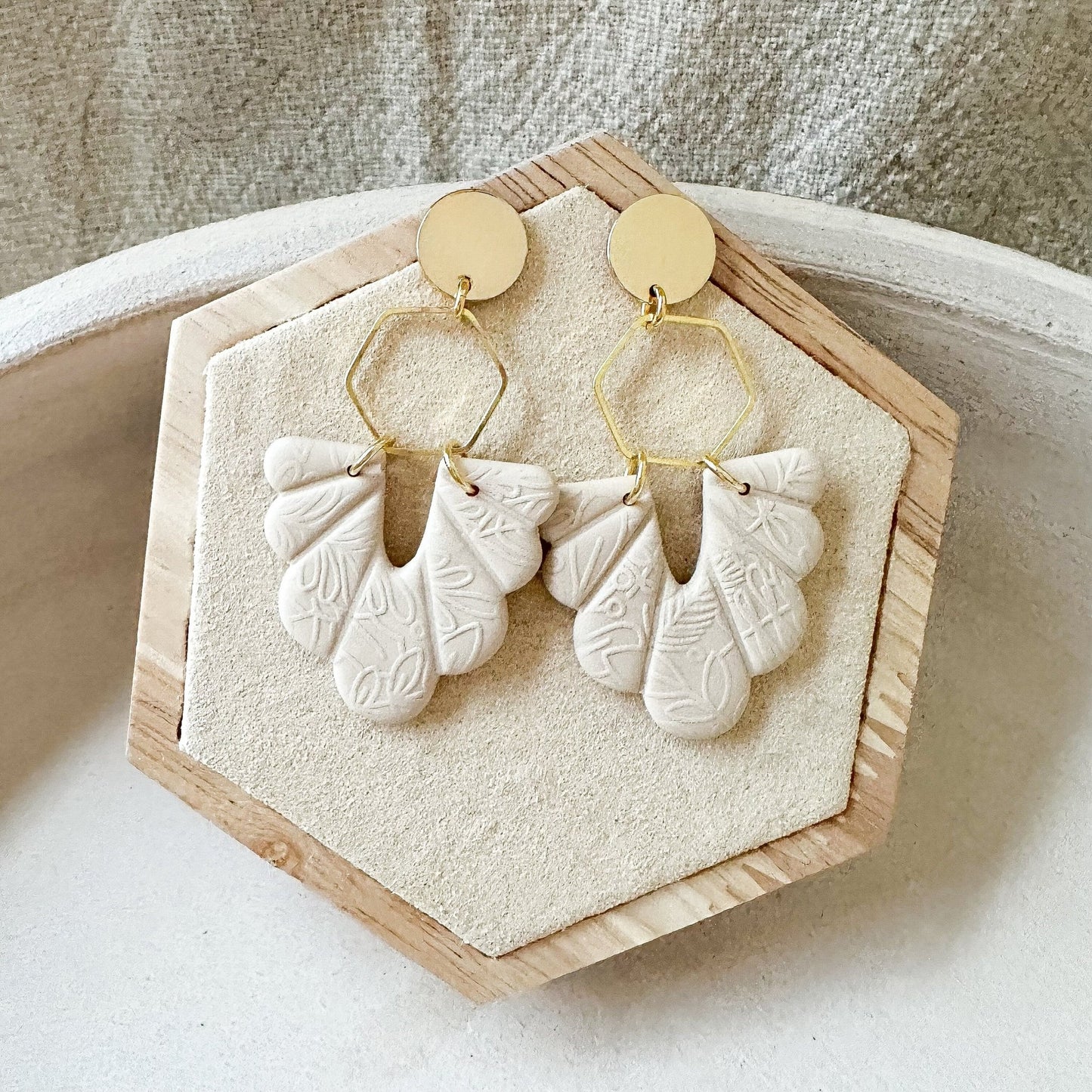 Polymer Clay Ohrringe "Beatrice" in beige gold - Feenmanufaktur