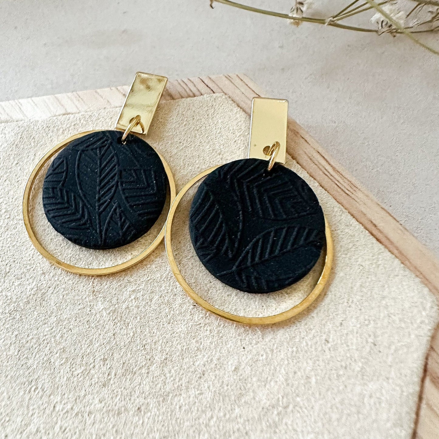 Polymer Clay Ohrringe "Becci" schwarz gold - Feenmanufaktur
