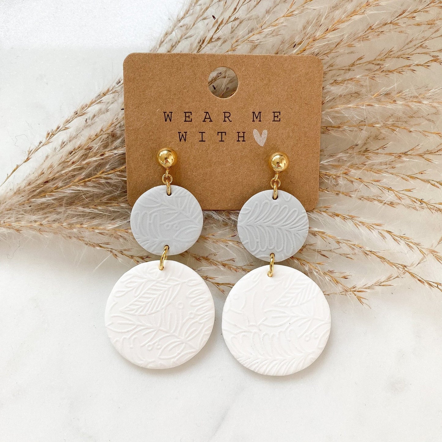 Polymer Clay Ohrringe "Bella" weiß grau gold - Feenmanufaktur