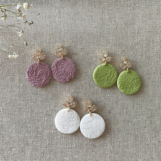 Polymer Clay Ohrringe "Lotus" in Perlmutt - Stecker 24k vergoldet - Feenmanufaktur