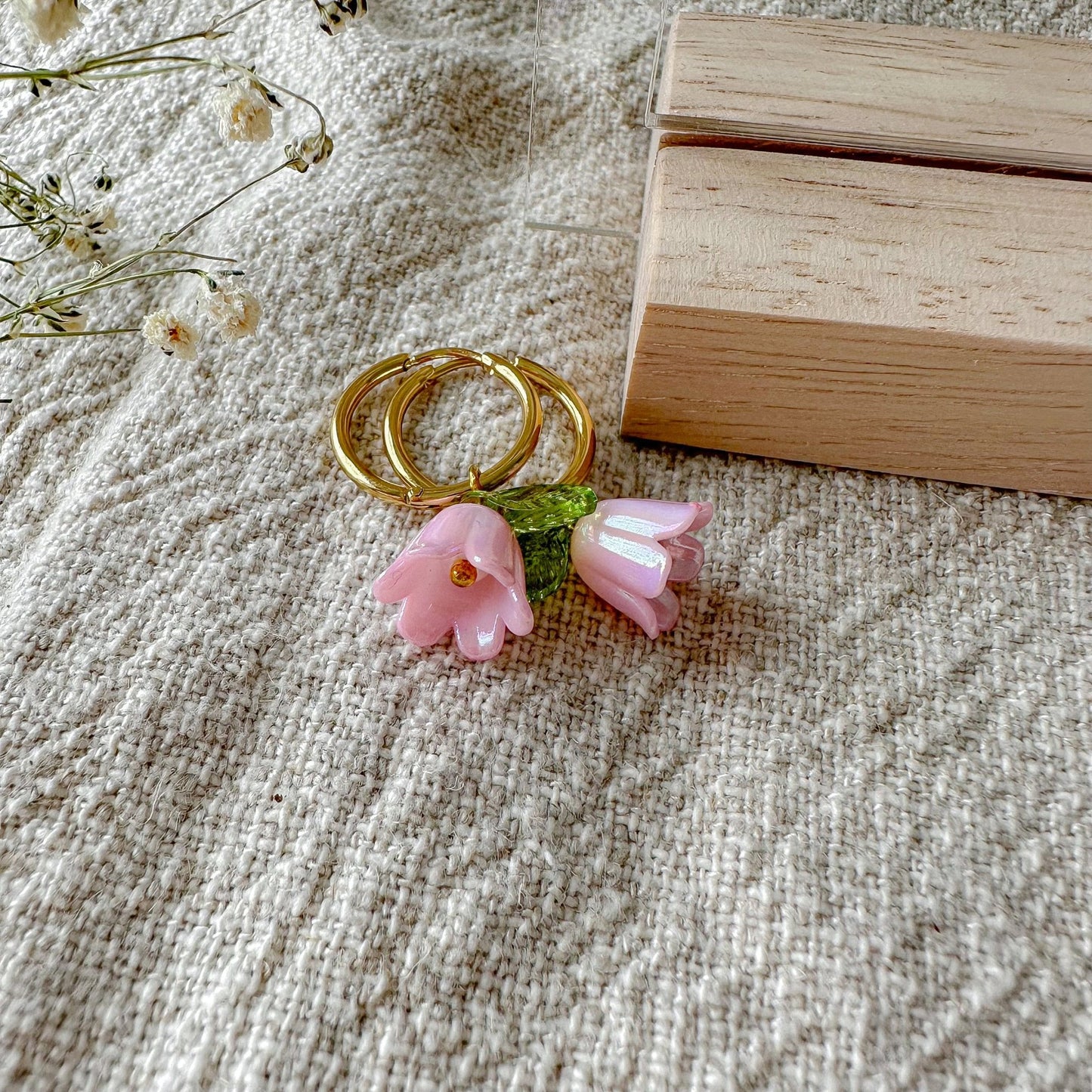 Romantisch süße Blüten Ohrringe in gold - Feenmanufaktur