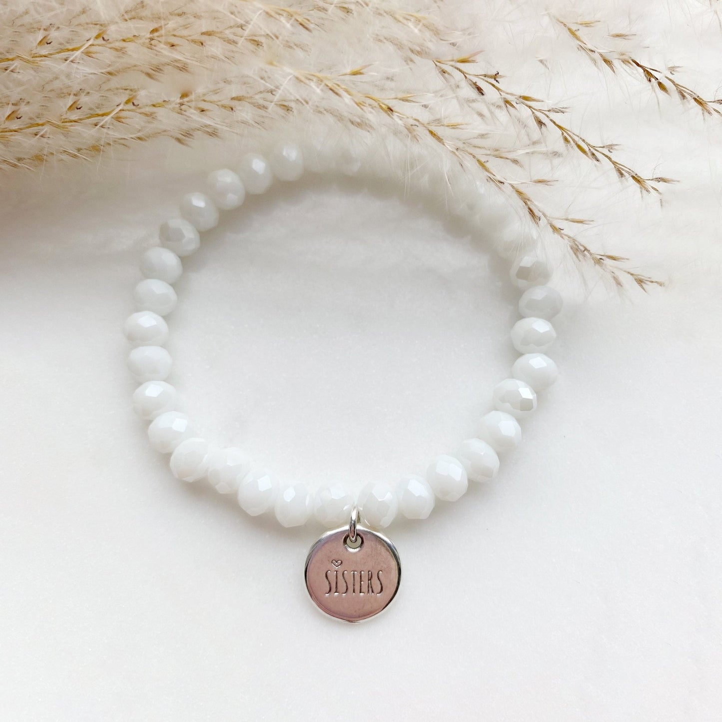 Schwestern - Armband *Sisters* Perlenarmband Schwester Liebe silber Freundschaftsarmband Freundin weiß elastisch Freundinnen Geschenk Familie - Feenmanufaktur