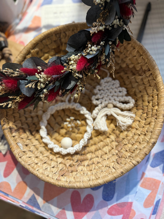 Makramee Dekoanhänger – Handgemacht mit Trockenblumen