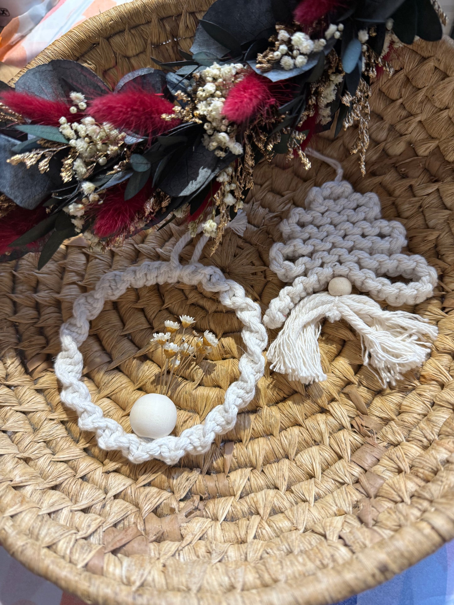 Makramee Dekoanhänger – Handgemacht mit Trockenblumen