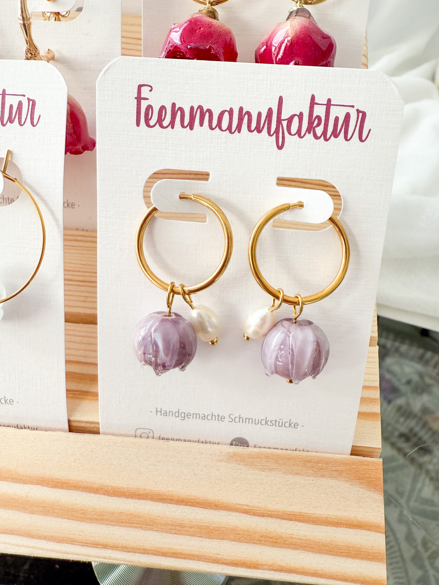 Lila Knospen-Creolen „Amara“ mit Süßwasserperle