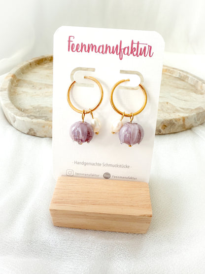 Lila Knospen-Creolen „Amara“ mit Süßwasserperle