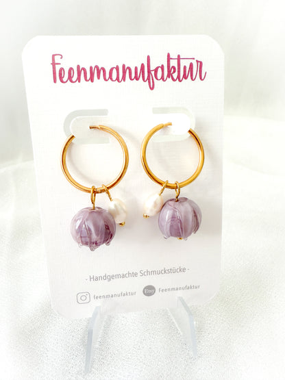 Lila Knospen-Creolen „Amara“ mit Süßwasserperle