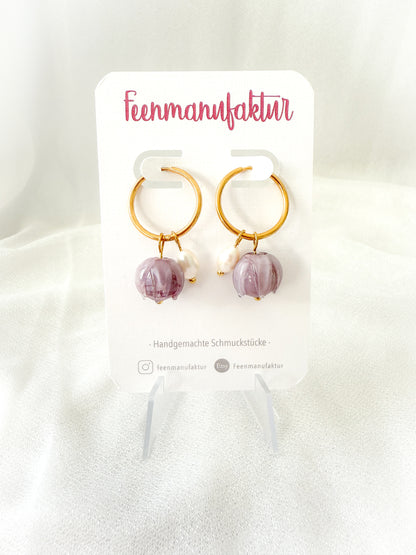 Lila Knospen-Creolen „Amara“ mit Süßwasserperle