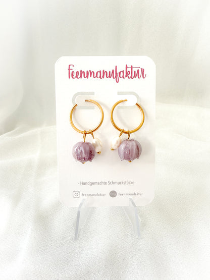 Lila Knospen-Creolen „Amara“ mit Süßwasserperle