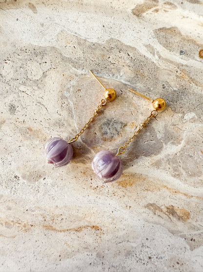Zarte Knospen-Ohrringe „Flora“ mit goldener Kette
