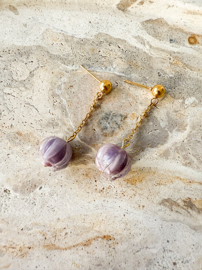 Zarte Knospen-Ohrringe „Flora“ mit goldener Kette