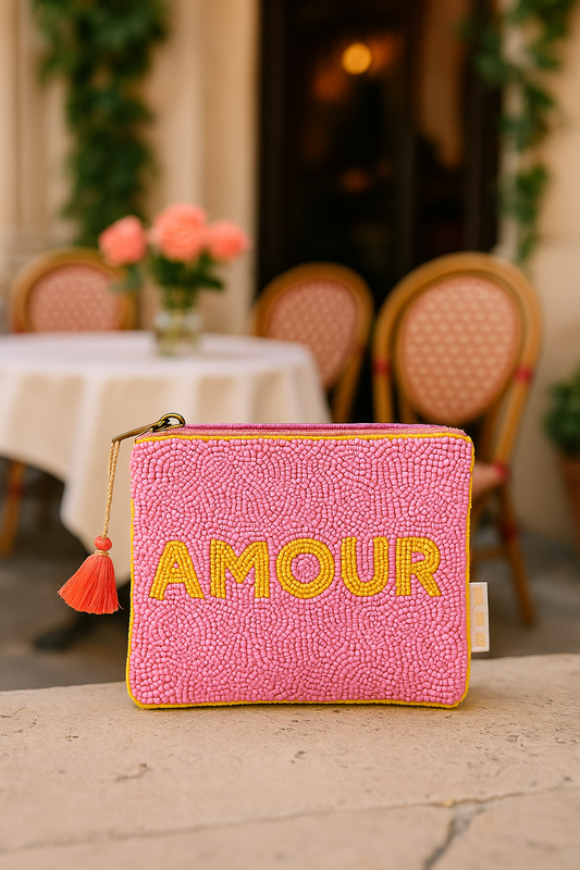 Perlentasche mit Amour Schriftzug in rosa