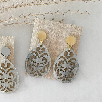 Barock Ohrringe "Clara" grau - Stecker in gold & silber - Epoxid Harz - Feenmanufaktur