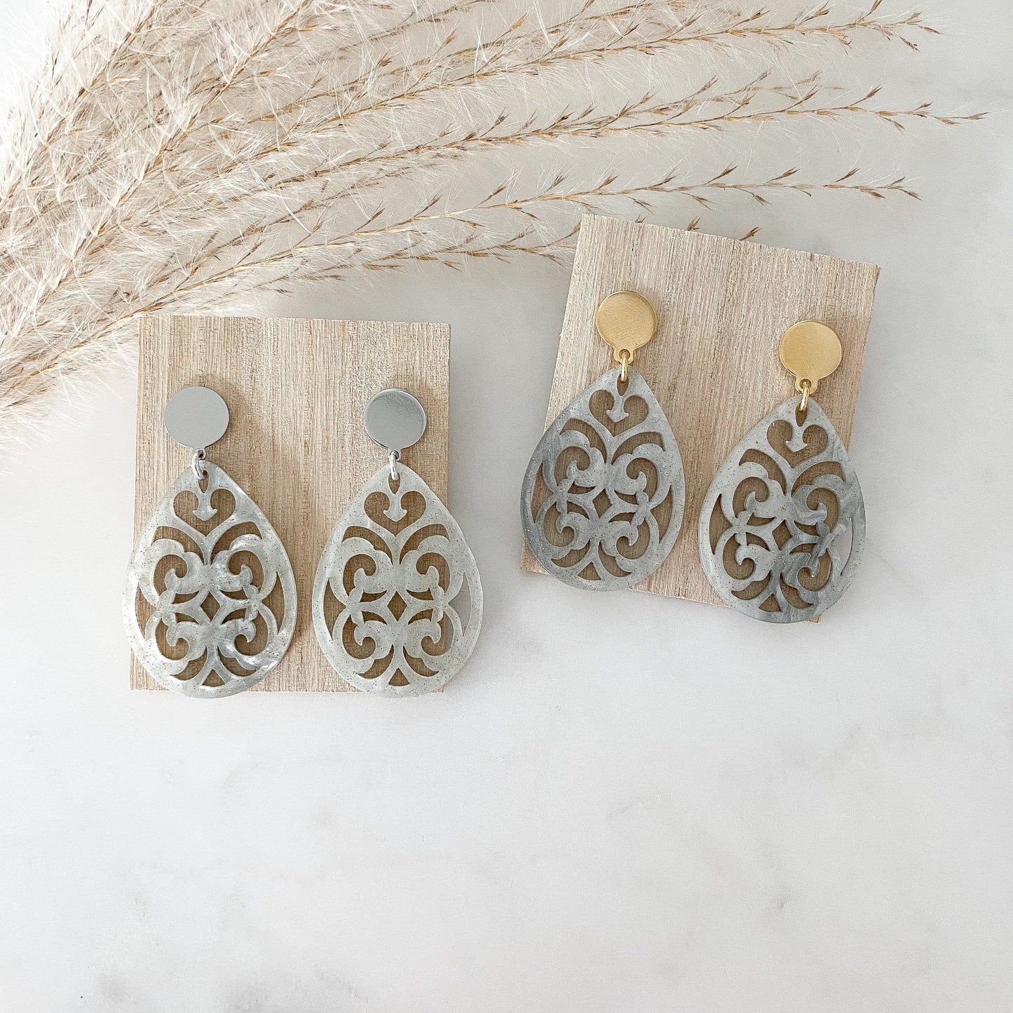 Barock Ohrringe "Clara" grau - Stecker in gold & silber - Epoxid Harz - Feenmanufaktur