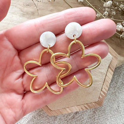 Blumen - Ohrringe in gold oder silber mit Resin Stecker - Feenmanufaktur