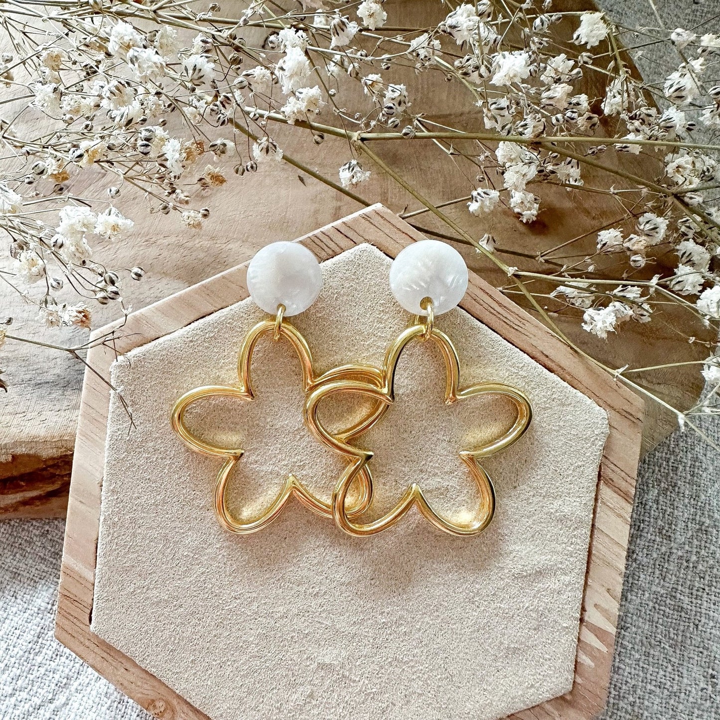 Blumen - Ohrringe in gold oder silber mit Resin Stecker - Feenmanufaktur