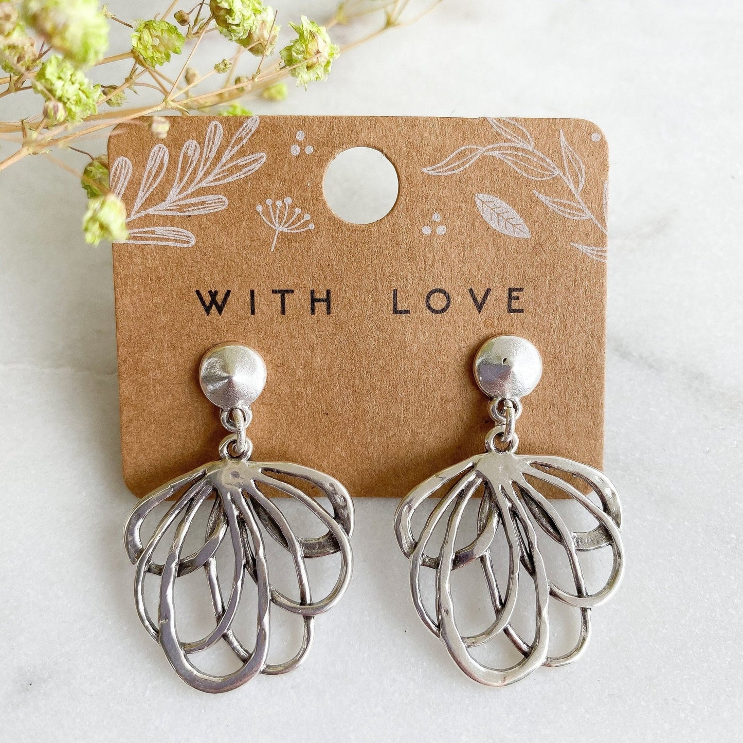 Blüten - Ohrringe in silber *handgefertigte Ohrhänger* Sommer Blüten Blumen Blogger Style sommerlich gehämmert boho - Feenmanufaktur