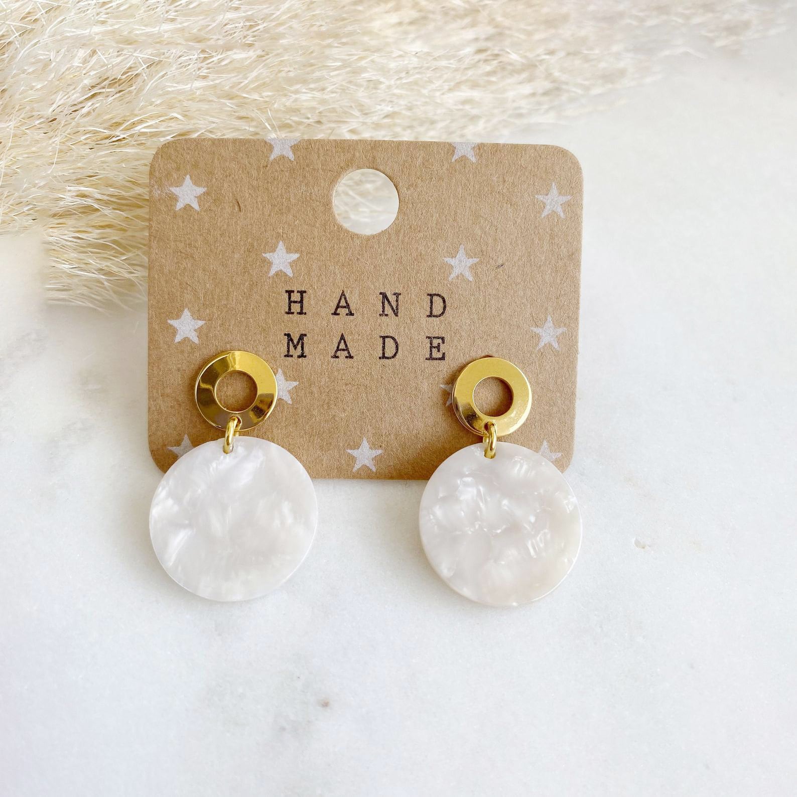 Boho Circle Ohrringe Resin Harz *Blogger Stil* goldene Fassung Braut weiß Hochzeit skandi Schmuck Ohrhänger Statement Sommer Brautschmuck - Feenmanufaktur