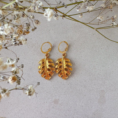 Boho Ohrringe "Monstera" in gold - Feenmanufaktur